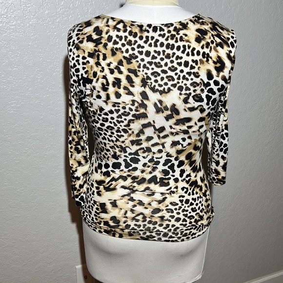 Cable & Gauge | Leopard Print Fitted Wrap Top - Picture 10 of 10
